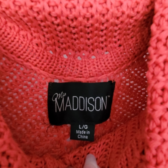 Woman's knit pincho - Picture 3 of 3